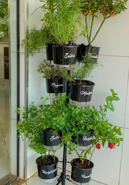 Ideias para Decorar o Quintal Decore com vasos de plantas